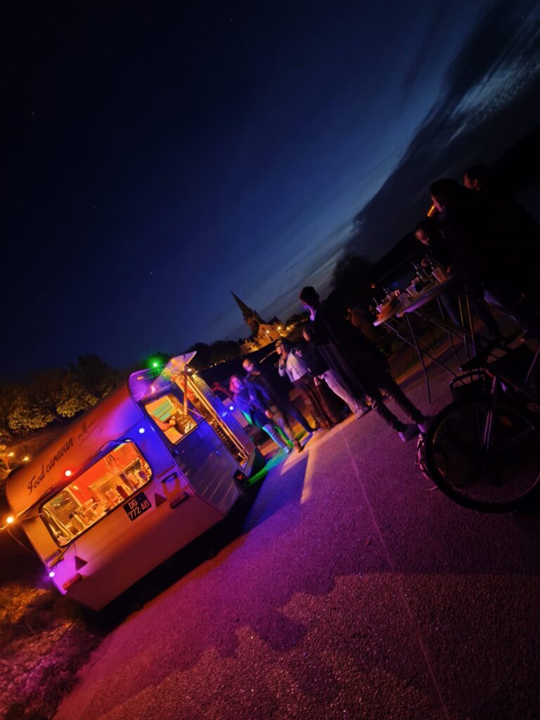 foodtruck sur le port de Bréhémont